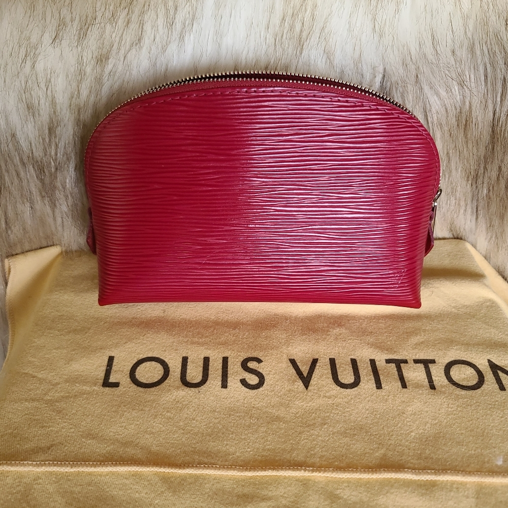 🌟 Louis vuitton epi fuscia cosmetic pouch